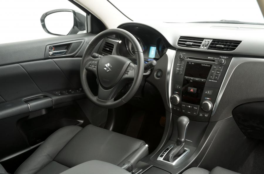  Suzuki Kizashi 2010 года  (фото 22 из 136)